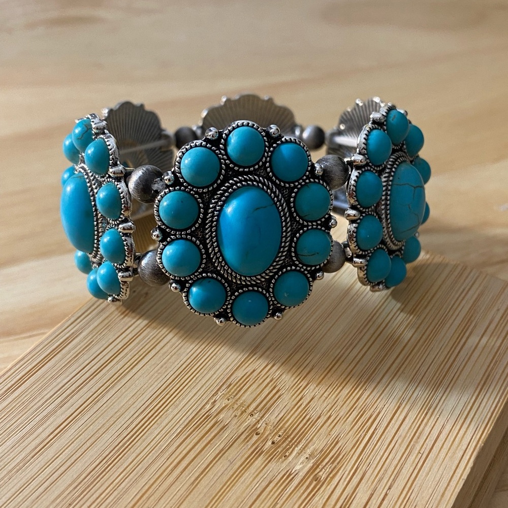 STATEMENT BRACELET